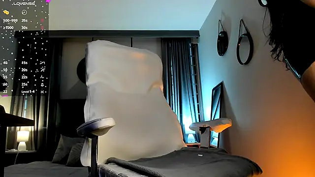 Demetria Ghoul online show from 11-27-25, 12:18