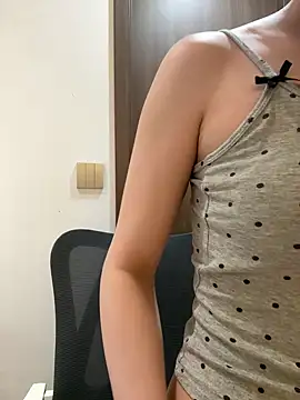 Snapshot of EnEn_xiaobao chatting on 05-29-26, 02:26 EnEn xiaobao online show from 05-29-26, 02:26