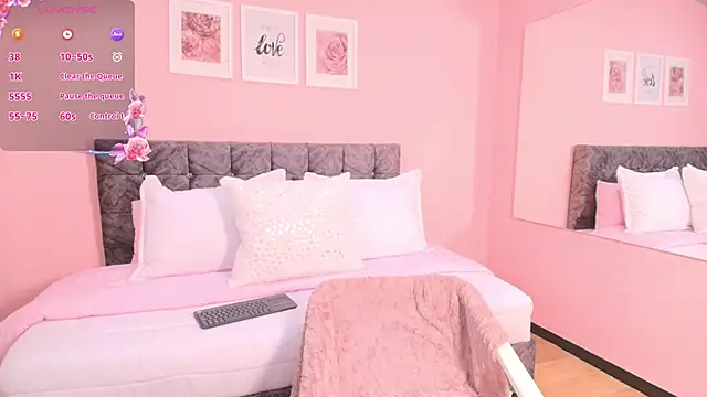 Snapshot of maddie_beauty chatting on 09-23-25, 08:34 maddie beauty online show from 09-23-25, 08:34