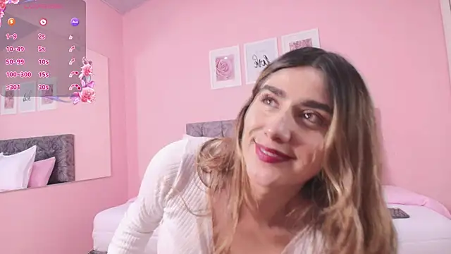 Snapshot of maddie_beauty chatting on 11-13-25, 08:41 maddie beauty online show from 11-13-25, 08:41