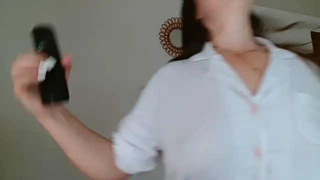 Snapshot of liloush__ chatting on 09-27-25, 11:37 liloush online show from 09-27-25, 11:37