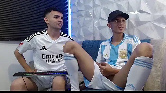 Snapshot of Isaac_tan chatting on 09-27-25, 04:06 Isaac tan online show from 09-27-25, 04:06