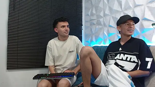 Snapshot of Isaac_tan chatting on 10-11-25, 04:12 Isaac tan online show from 10-11-25, 04:12