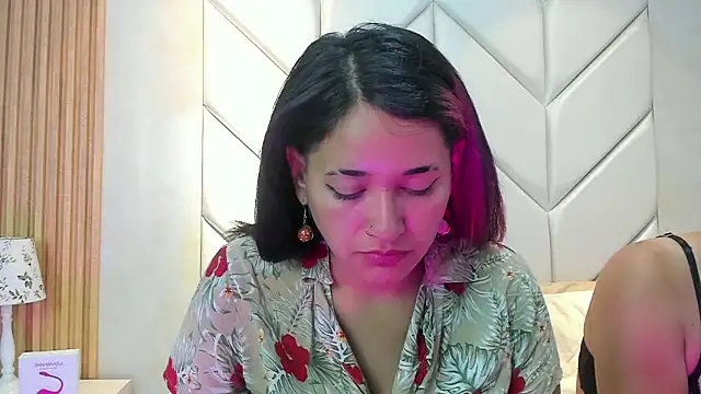 AnnieAndReach online show from 03-04-26, 01:39