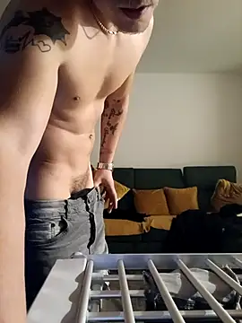 Snapshot of cameron334 chatting on 10-27-25, 02:26 cameron334 online show from 10-27-25, 02:26