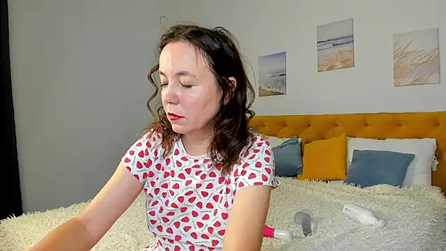 Kira Adler online show from 10-12-25, 01:15