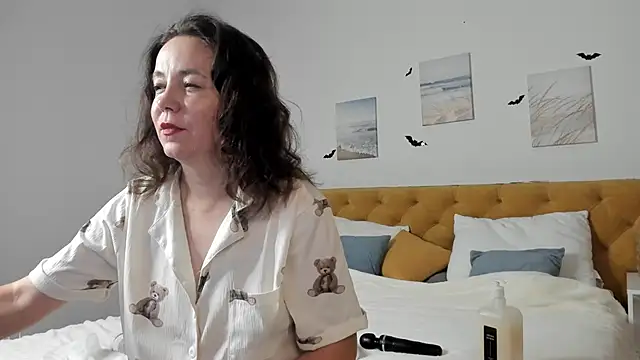 Kira Adler online show from 10-28-25, 01:20