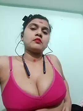 Snapshot of Kavya-Tiwari chatting on 12-16-25, 09:03 Kavya-Tiwari online show from 12-16-25, 09:03