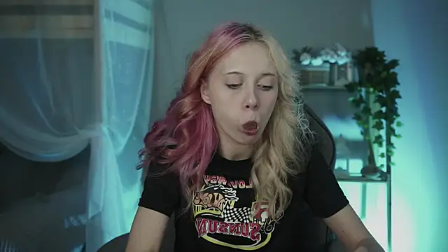 SakuraBliss online show from 10-22-25, 03:34