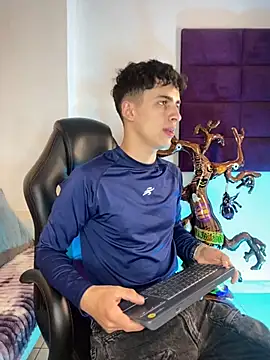 AdrianRinaldi online show from 10-29-25, 07:48