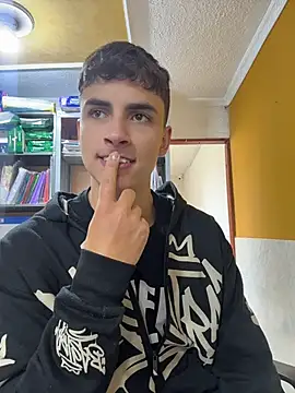 Snapshot of AdrianRinaldi chatting on 04-29-26, 05:30 AdrianRinaldi online show from 04-29-26, 05:30