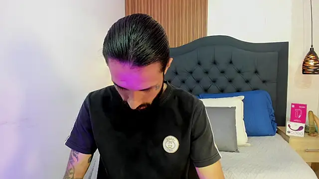 Hisoka 011 online show from 04-21-26, 07:39