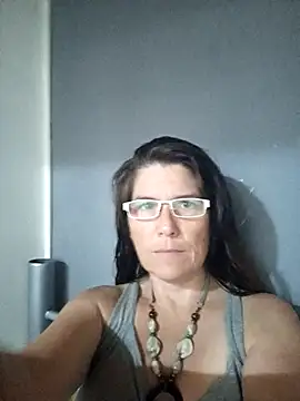 Snapshot of Merida2276 chatting on 12-21-25, 03:52 Merida2276 online show from 12-21-25, 03:52