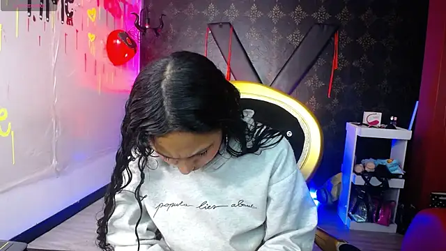 Snapshot of Sweettpleasure chatting on 09-30-25, 12:32 Sweettpleasure online show from 09-30-25, 12:32