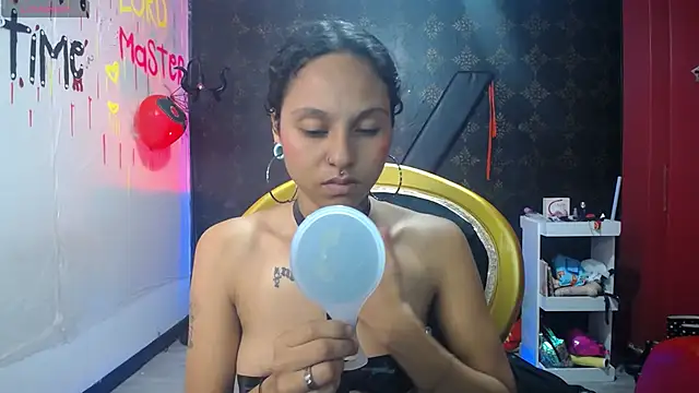 Snapshot of Sweettpleasure chatting on 10-03-25, 02:25 Sweettpleasure online show from 10-03-25, 02:25