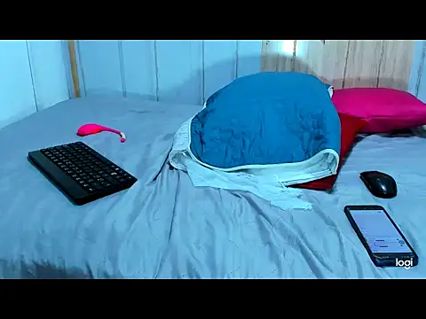 Snapshot of afroditoo chatting on 11-12-25, 12:22 afroditoo online show from 11-12-25, 12:22