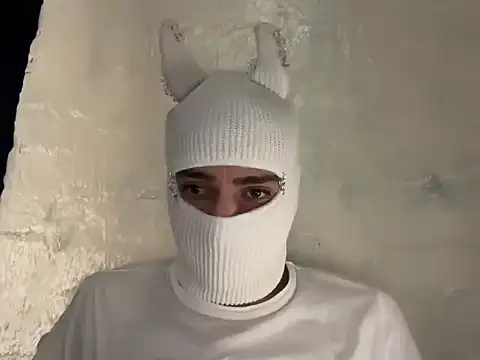 Snapshot of hunterpervhot chatting on 03-12-26, 04:46 hunterpervhot online show from 03-12-26, 04:46