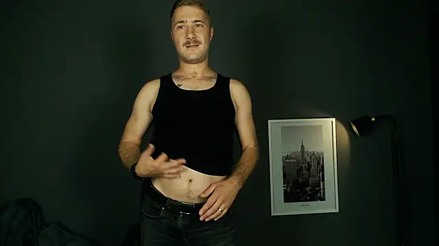 Snapshot of Mr_At_ chatting on 09-18-25, 07:32 Mr At  online show from 09-18-25, 07:32