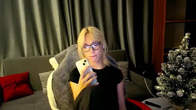 Snapshot of okerriella chatting on 01-09-26, 01:14 okerriella online show from 01-09-26, 01:14