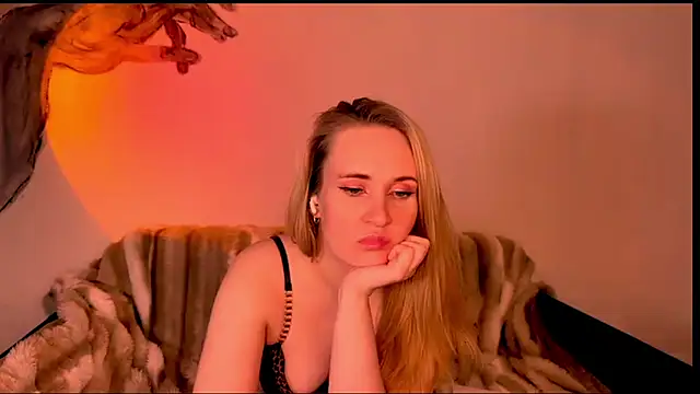 KiraBerht online show from 04-15-26, 09:26