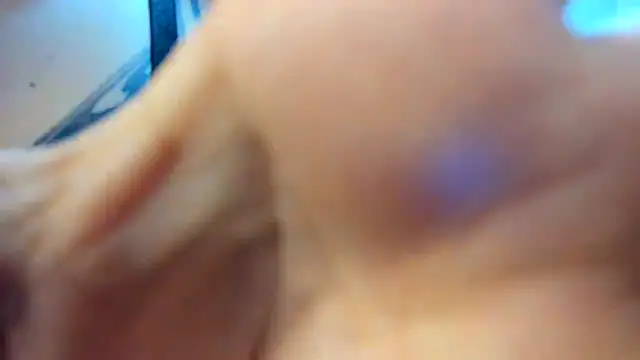 Snapshot of RoxanaBorns_ chatting on 05-04-26, 02:13 RoxanaBorns online show from 05-04-26, 02:13