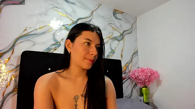 Snapshot of RoxanaBorns_ chatting on 06-30-26, 09:21 RoxanaBorns online show from 06-30-26, 09:21