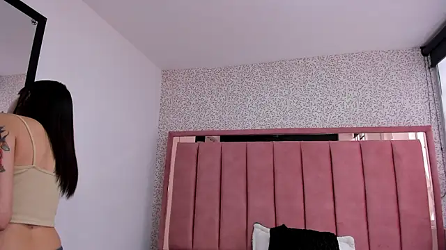 Hanna Lee   online show from 11-12-25, 08:30