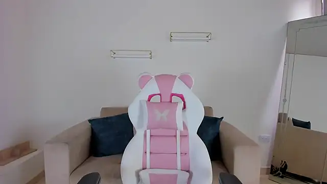 april smiith online show from 09-11-25, 12:16