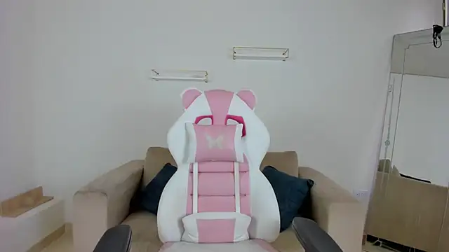 april smiith online show from 11-28-25, 12:19