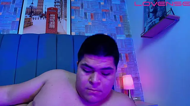 naomi campbel  online show from 03-27-26, 08:19