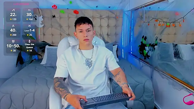 Thomas moon online show from 10-26-25, 01:39