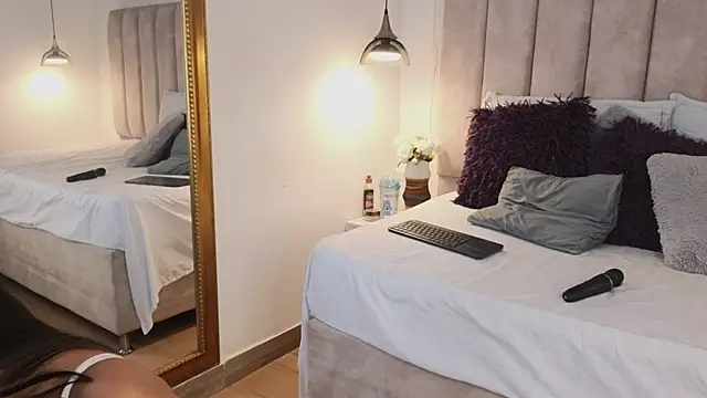 Snapshot of arianaa_miller_ chatting on 10-19-25, 07:25 arianaa miller online show from 10-19-25, 07:25