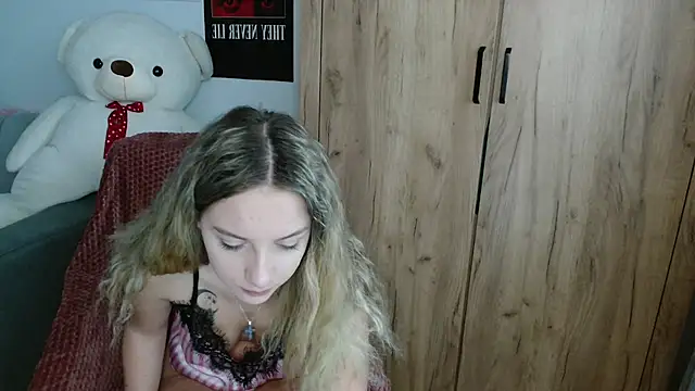 Snapshot of ScarlettSmithX chatting on 09-12-25, 05:40 ScarlettSmithX online show from 09-12-25, 05:40