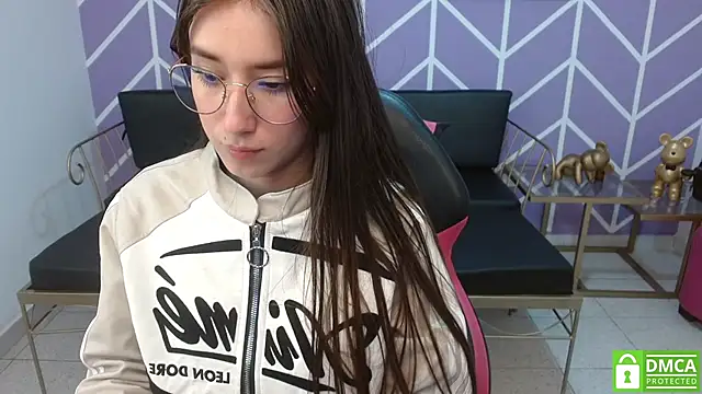 Snapshot of Adhara_Kitten chatting on 09-23-25, 01:03 Adhara Kitten online show from 09-23-25, 01:03