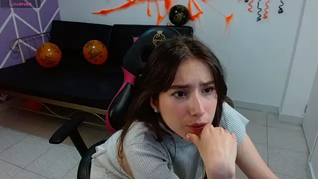 Snapshot of Adhara_Kitten chatting on 10-27-25, 01:04 Adhara Kitten online show from 10-27-25, 01:04