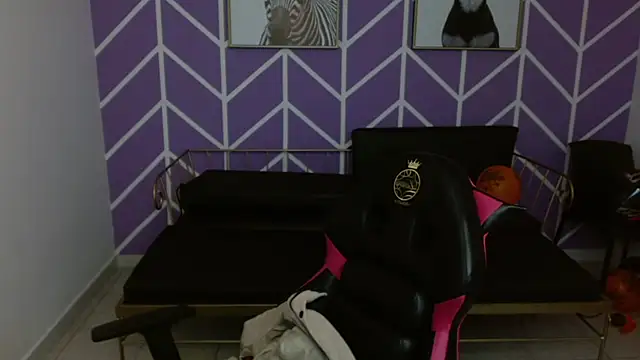 Snapshot of Adhara_Kitten chatting on 11-12-25, 01:11 Adhara Kitten online show from 11-12-25, 01:11