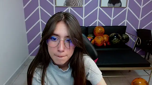 Snapshot of Adhara_Kitten chatting on 11-13-25, 04:17 Adhara Kitten online show from 11-13-25, 04:17