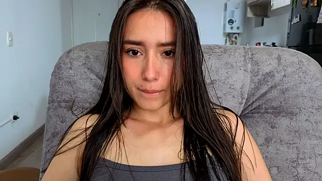 Adhara Kitten online show from 05-25-26, 01:50