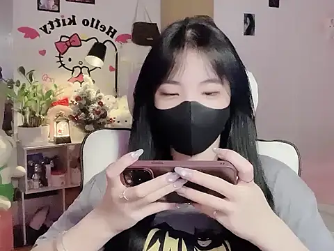 Snapshot of keelinnn19 chatting on 12-13-25, 07:53 keelinnn19 online show from 12-13-25, 07:53