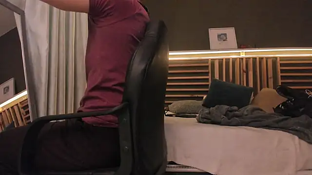 PaulEvens online show from 10-04-25, 01:20