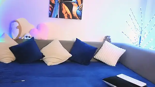 Bella Hillss online show from 03-17-26, 08:01