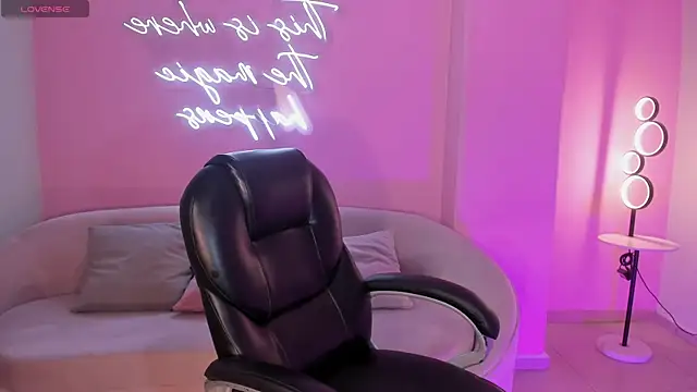 MiaLaurence online show from 04-22-26, 07:26