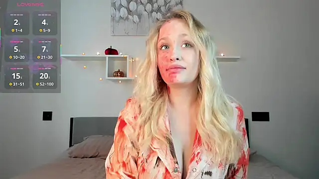 Snapshot of Julliakoill chatting on 10-31-25, 08:15 Julliakoill online show from 10-31-25, 08:15