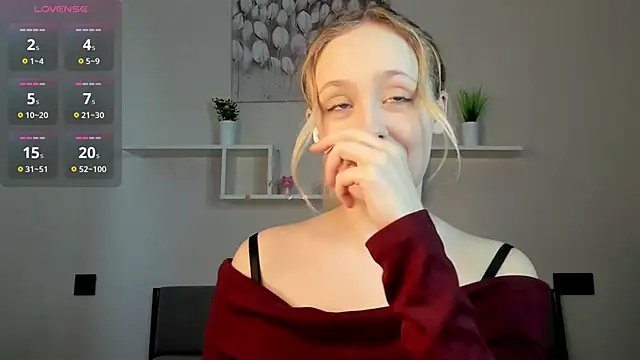 Snapshot of Julliakoill chatting on 11-08-25, 08:03 Julliakoill online show from 11-08-25, 08:03