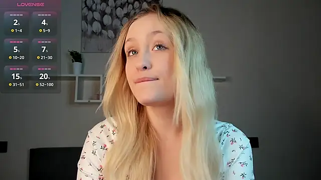 Snapshot of Julliakoill chatting on 11-14-25, 12:37 Julliakoill online show from 11-14-25, 12:37