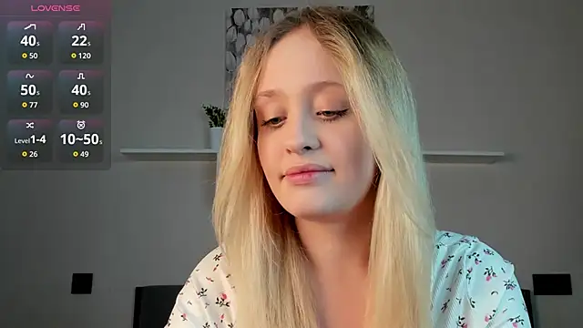 Snapshot of Julliakoill chatting on 11-15-25, 06:22 Julliakoill online show from 11-15-25, 06:22