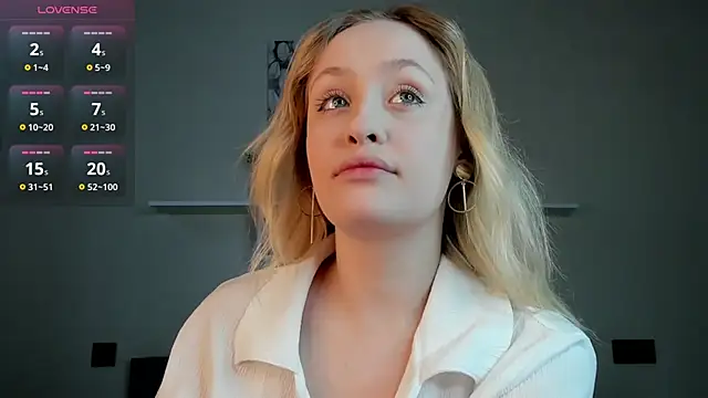 Snapshot of Julliakoill chatting on 11-23-25, 08:03 Julliakoill online show from 11-23-25, 08:03