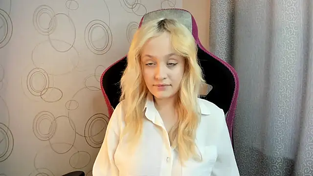 Snapshot of Julliakoill chatting on 02-10-26, 10:19 Julliakoill online show from 02-10-26, 10:19