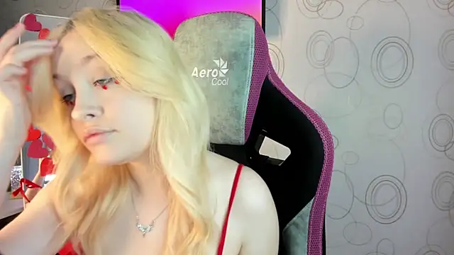 Snapshot of Julliakoill chatting on 02-14-26, 10:45 Julliakoill online show from 02-14-26, 10:45