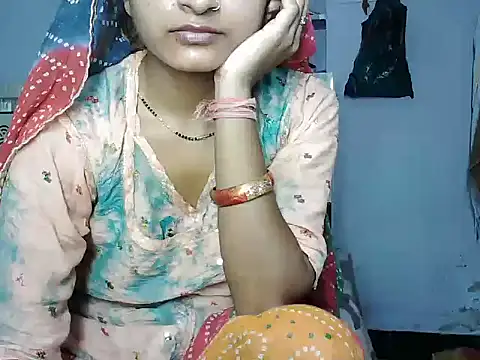 Snapshot of ROSE_GOLDE chatting on 06-18-26, 09:47 ROSE GOLDE online show from 06-18-26, 09:47